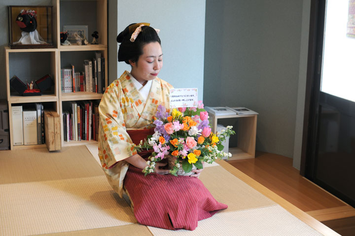 ���{���}�� 111 �z���c