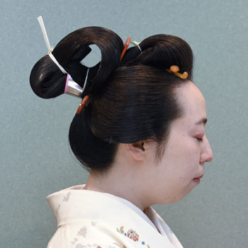 ���{���}�� 232 ���c