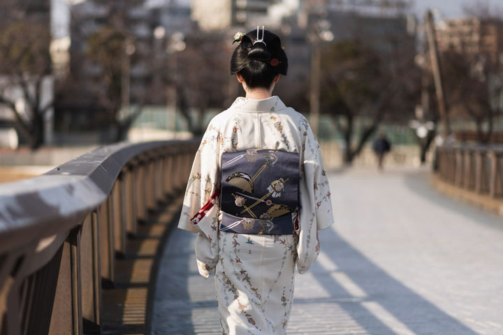 ���{���}�� 232 ���c